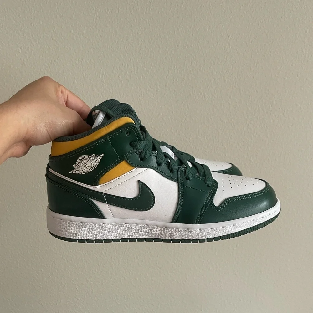 Nike Jordan 1 Mid Sonics Size 4.5 Youth